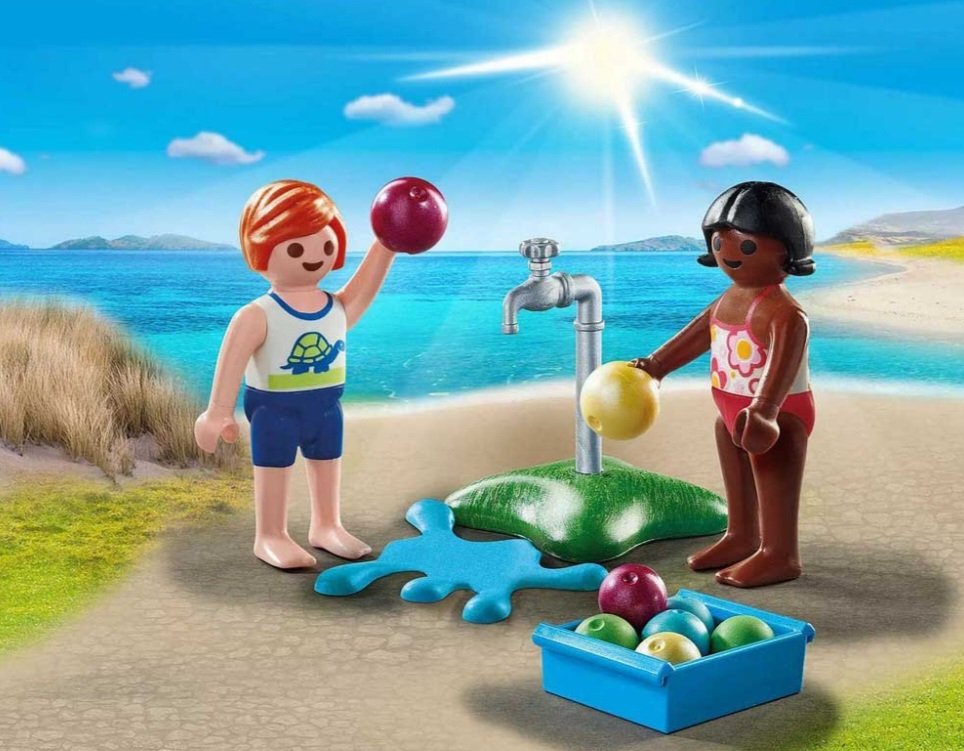 Wow it certainly has been 🔥 hot ☀️today! What have you done to stay cool?💧 #heatwave #Playmobil