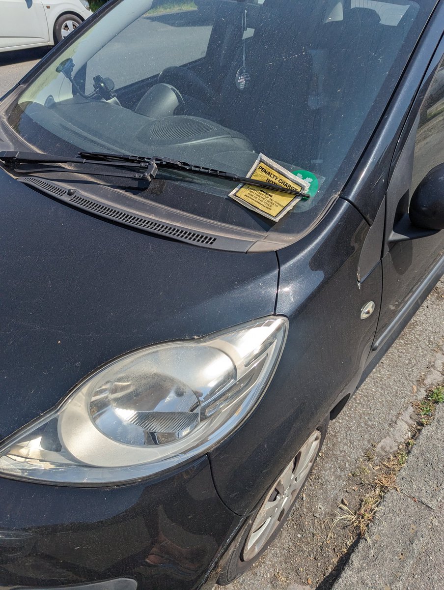Poor show <a href="/LabourParty/">Labour Party</a> in #MERTON
- a #craphuman abandoned a car filled with your paraphernalia on a dropped curb blocking my neighbours drive 3 WEEKS AGO 😡🤬🤯 #LabourParty #noregardforothers #mertoncouncil #abandonedcar #yousuck