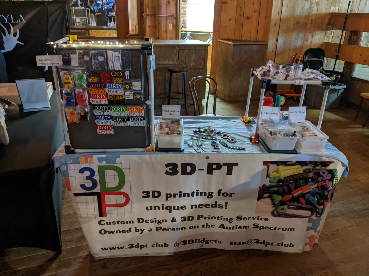 3DFidgets's tweet image. Set up for Hearsecon, visit for #3printed #fidgets, coffin bottle openers and household items!