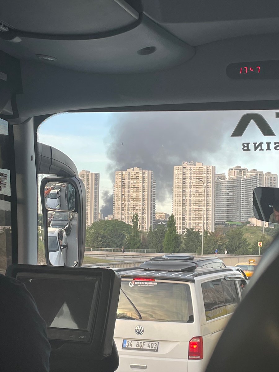 BerryLibre's tweet photo. Istanbul is on fire #UCLfinal https://t.co/YCHemlYNcQ