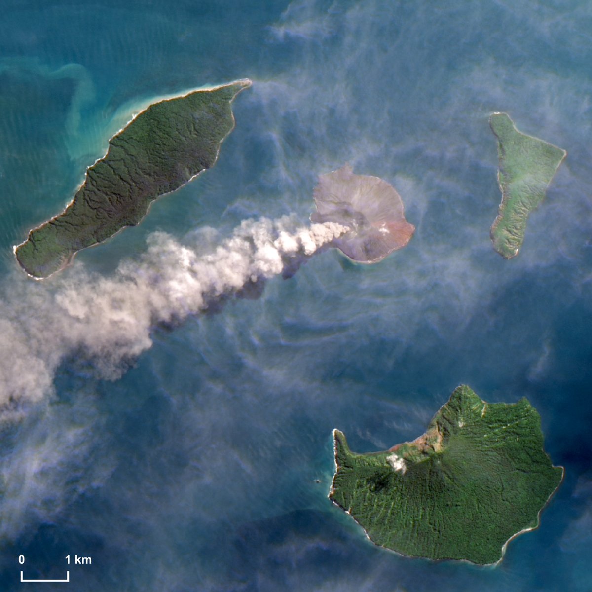 ⚠️🔴🌋🇮🇩 Fountains of lava and long plumes of ash and gases: the #Anak #Krakatau has woken up again in the last few days.This #Landsat 8 image shows the #volcano activity on June 9, while today a new ash plume reached more than 3km of height #Indonesia #volcaniceruption @id_magma