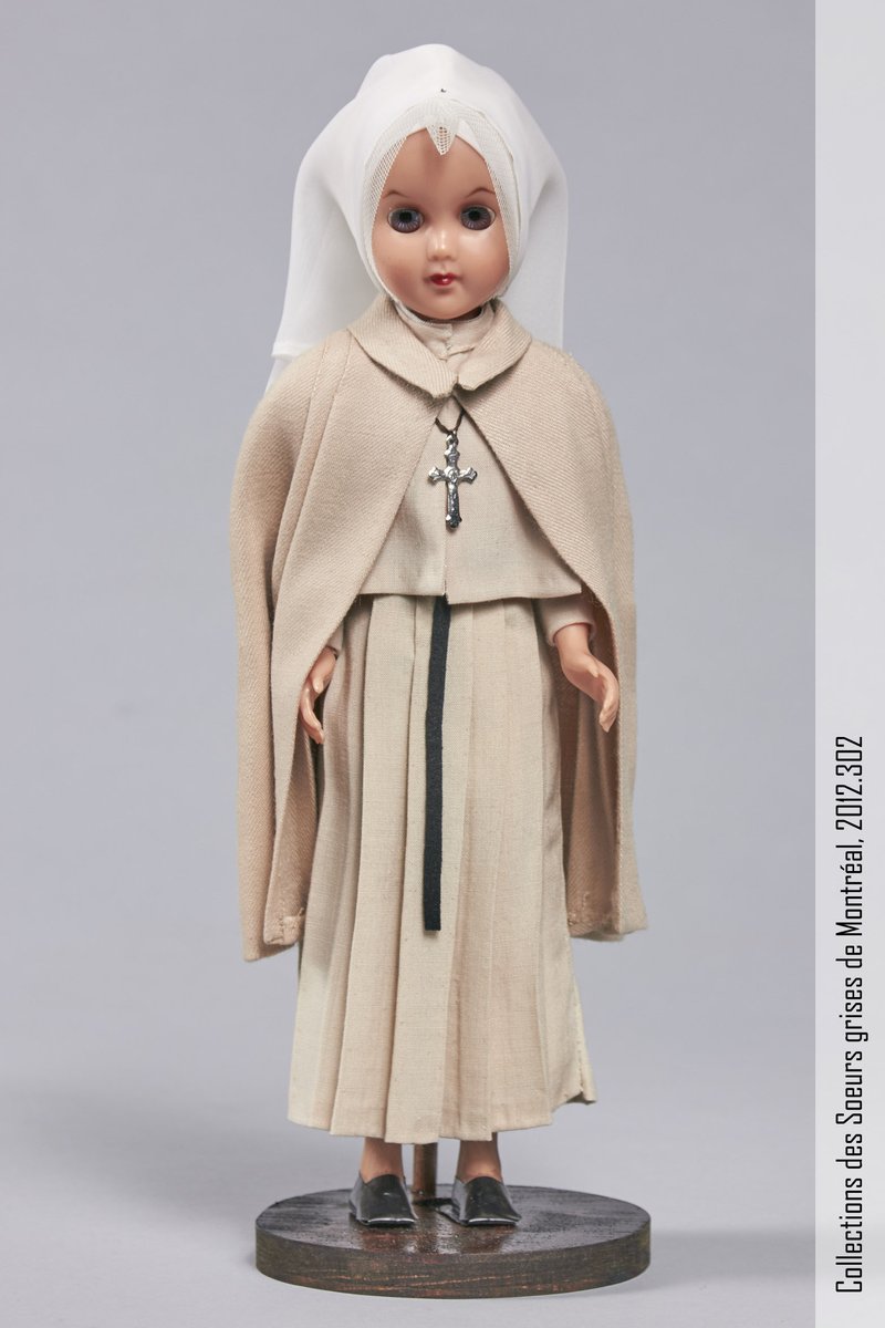 Quelques poupées confectionnées pour le centenaire de l'arrivée des SG à Nicolet. De janvier à avril 1986, Sr. M. Beaumier, a habillé des poupées pour rappeler l’évolution du costume des SG.
#journeemondialedelapoupee #PatrimoineMW #heritageMW #MuseumWeek #MuseumWeek2023