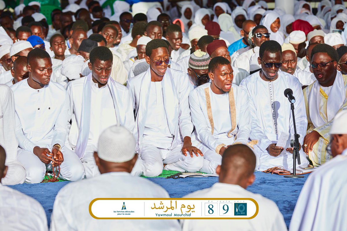femmes_devouees's tweet photo. En Images (1/2) ,
“Leurs voix habituées aux zikr, scandant le nom d’Allah sans faille et récitant les prières sur le Prophète (PSL) avec perfection, témoignent du travail abattu par Seydi Mustafa SY pour la Hadara Tijanniya.

👇🏾👇🏾👇🏾

https://t.co/GIfgNS51bS

#femmesdevouees #dmwm https://t.co/RyzAIIpBP5