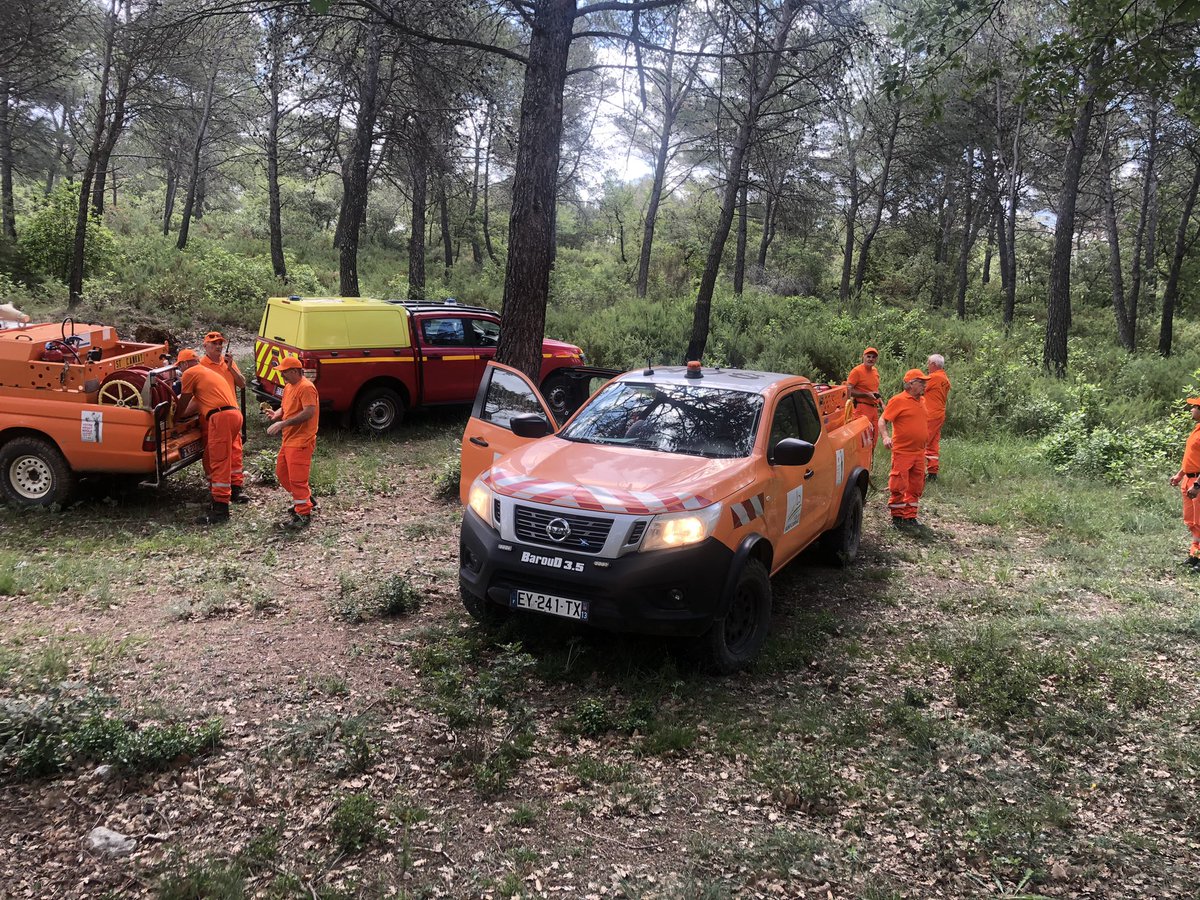 BodinPhilippe's tweet photo. Moment de partage. Information opérationnelle, #prevention;#resilience des territoires;#engagement;#sécurité ;#comitécommunauxfeuxdeforets;les pompiers de Lambesc au plus près des populations;#pompiers13;#unionpompiers13; #villedesaintcanat ;#villedelambesc;#rognes;#vernegues https://t.co/iZeKp5BIns