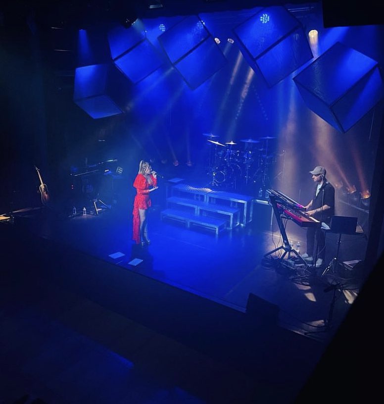 Merci à la ville de #jarvillelamalgrange 
Merci aux musiciens, danseurs et techniciens du #bimbamtour 
Merci à toutes l’équipe de <a href="/ThierryCornolti/">Thierry Cornolti</a> 
C’était une date incroyable ❤️