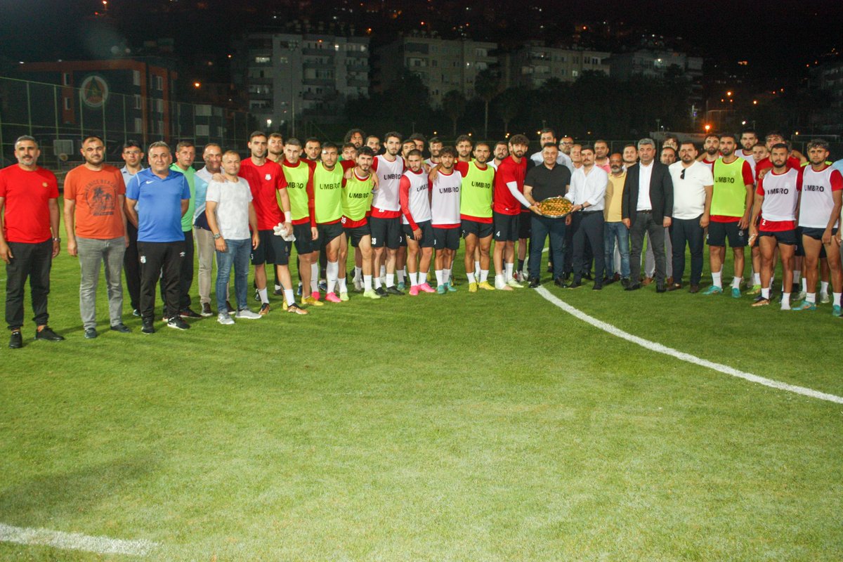 AdemMuratYucel's tweet photo. 2. Lig’e yükselmek için 13 Haziran Salı Ankara’da saat 19.00’da Karaman ile şampiyonluk maçına çıkacak Alanya Kestelspor’umuzun antrenmanını ziyaret ettik. 

Yönetim, teknik heyet ve futbolcularımıza kupa yolunda sonsuz başarılar diliyorum. https://t.co/9miqDZn0Nz