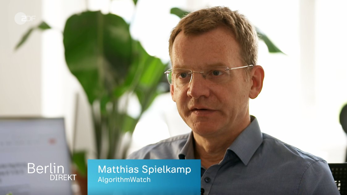 "Die Behauptung, dass #KI dazu beitragen wird, die Menschheit auszulöschen, macht mich sauer. Es gibt #Risiken von KI, die schon überall zu sehen &amp; spüren sind. Davon wird abgelenkt," betont <a href="/spielkamp/">Matthias Spielkamp</a> im Interview mit <a href="/berlindirekt/">Berlin direkt</a>. Jetzt anschauen! ➡️ zdf.de/politik/berlin…