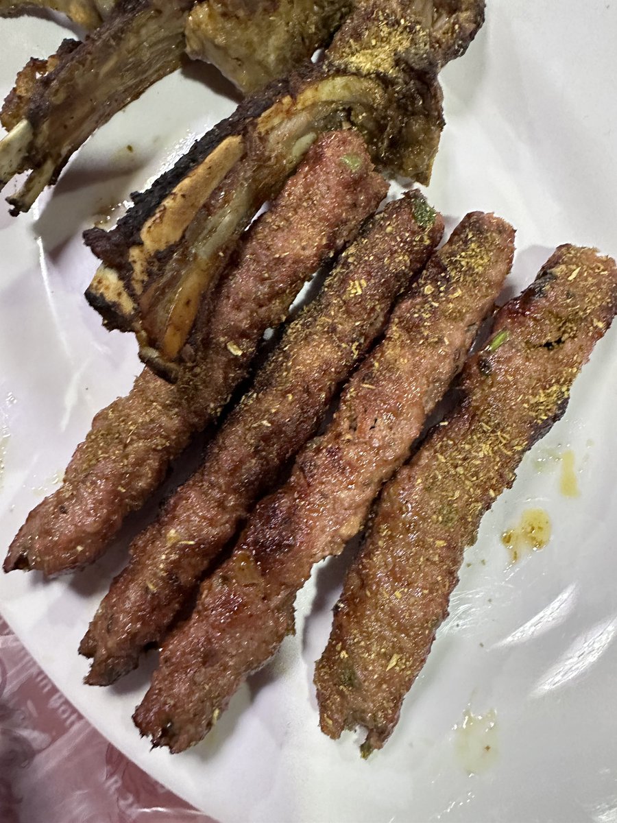 EvolveLeadLove's tweet photo. #Mutton #Chanp ,#KadhaiGhosht , #MuttonSeekhKebab :Light early #dinner with a #British #Bengali #Brahmin Friend in a #Lahori #Restaurant makes for a happy #Weekend meal in #AshSharafiya , #Jeddah
#FoodStories #Happiness https://t.co/oeVXX5HM4m
