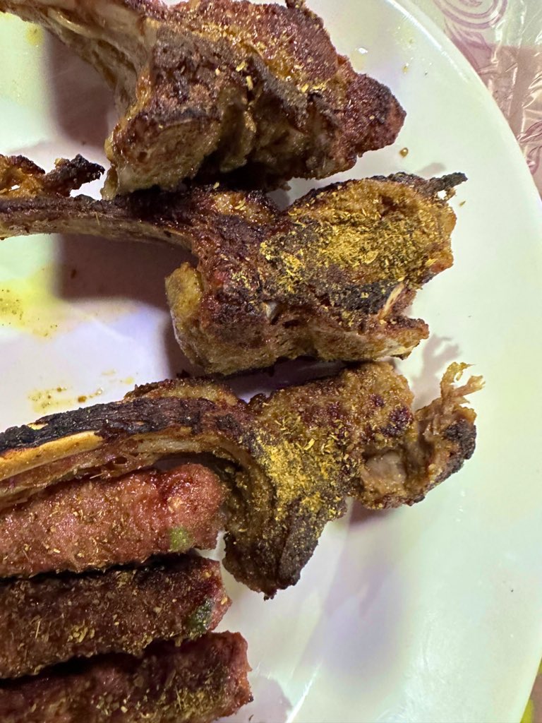 EvolveLeadLove's tweet photo. #Mutton #Chanp ,#KadhaiGhosht , #MuttonSeekhKebab :Light early #dinner with a #British #Bengali #Brahmin Friend in a #Lahori #Restaurant makes for a happy #Weekend meal in #AshSharafiya , #Jeddah
#FoodStories #Happiness https://t.co/oeVXX5HM4m