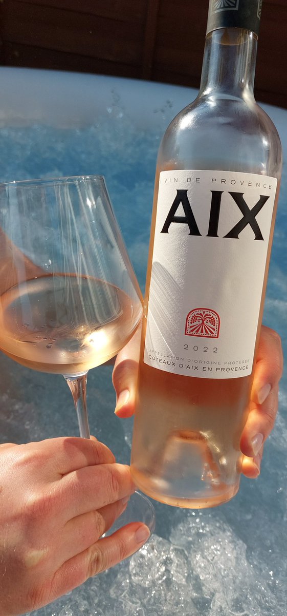 HelmsleyWines's tweet photo. Such a lovely evening here in Cote de Helmsley ☀️ Checking out the new, sublime 2022 vintage of Aix https://t.co/YIn7xa8dwy