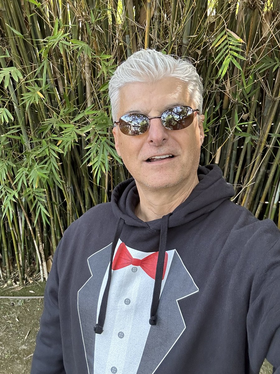 VeniceMase's tweet photo. Morning of the #Mandys. Before I put on my tux for the night, I am wearing my tuxedo hoodie.🤣
@ESPNLosAngeles https://t.co/0DK1LO5zLC