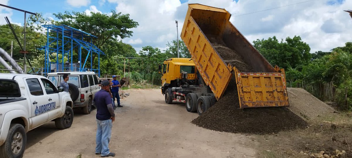 Procedemos en conjunto con nuestro equipo de @Alc_SanCarlos y nuestros hermanos de @Hidrocentro2011 a recuperar la vialidad de la planta de tratamiento y el llenadero de agua en los Motores. Otra demostración que juntos podemos hacer mucho más por nuestros ciudadanos.