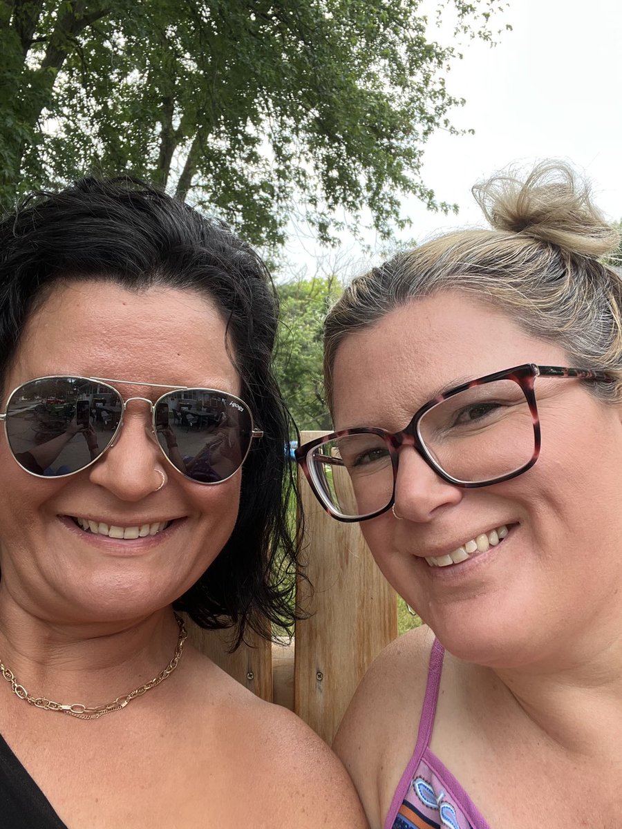 Luke Combs in Kansas City = Sister Time ❤️❤️❤️