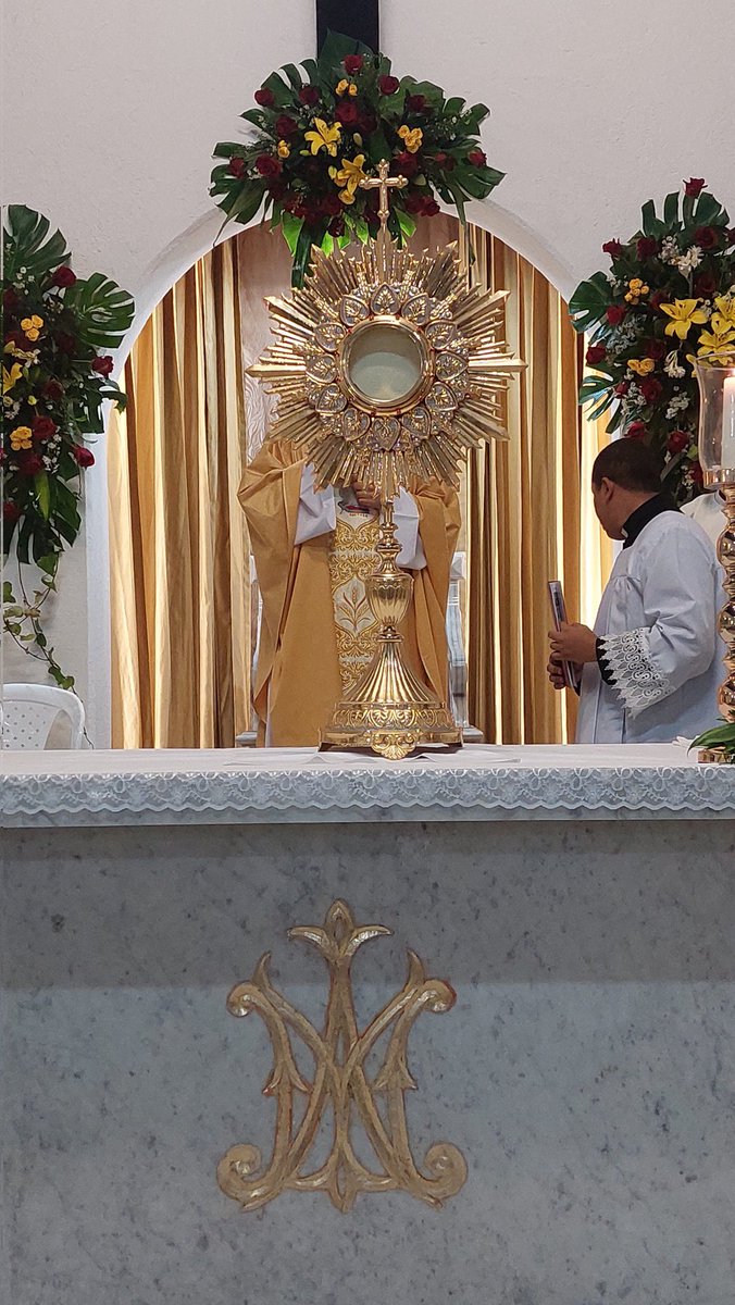 DiocesisSMR's tweet photo. Doblemente lluvia | "El jueves celebramos la solemnidad del Corpus Christi en medio de un torrencial aguacero, como casi siempre ocurre durante esta fiesta litúrgica en la ciudad."

Leer más 👉🏼https://t.co/XWZ6bMJ2oX https://t.co/wi6Tjhkkqp