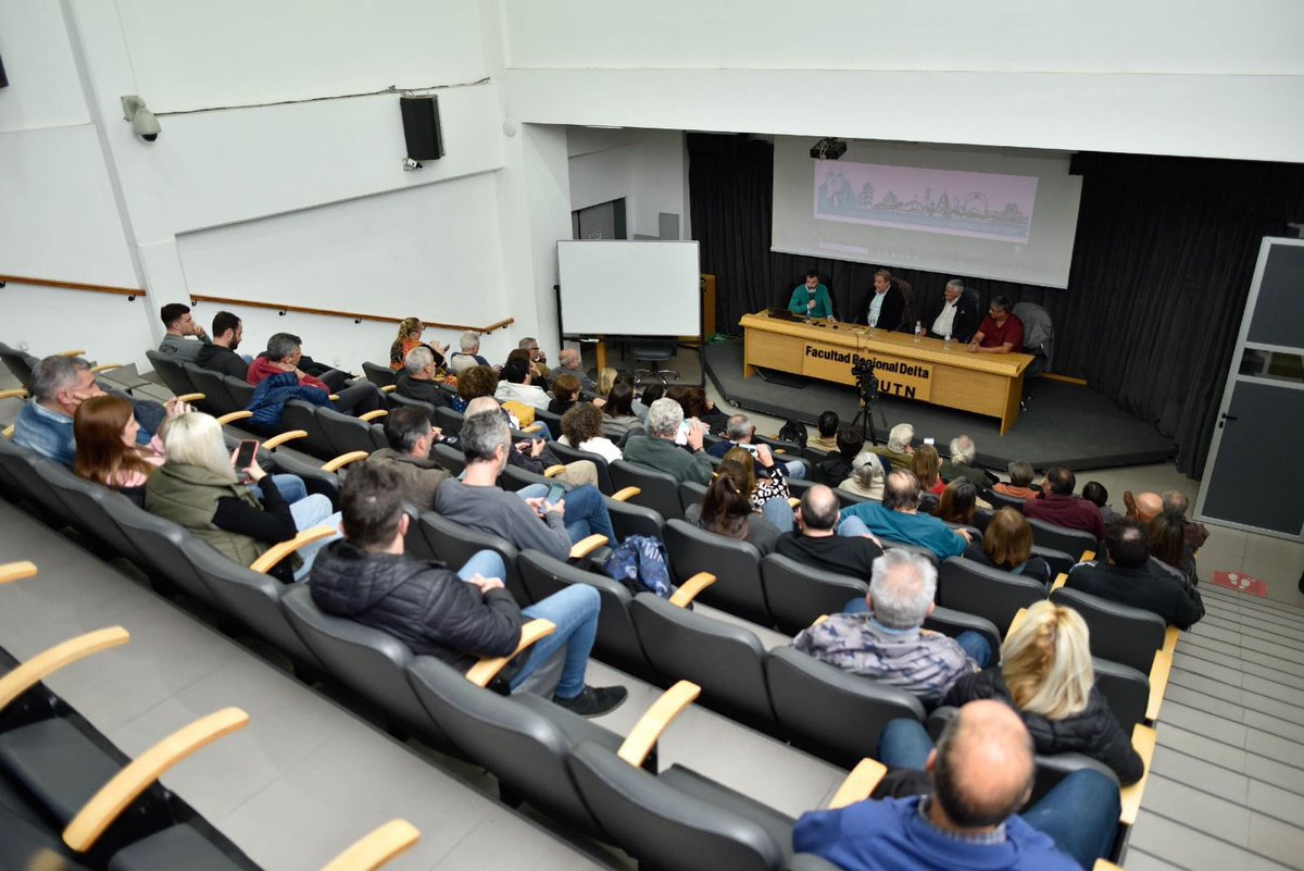 caortega64's tweet photo. Junto a los compañeros del Instituto Jauretche Campana compartimos una muy buena charla con @DellatorreRaul en el marco del día del periodista.

Sin democracia informativa no hay democracia posible. https://t.co/S4THSPYidR