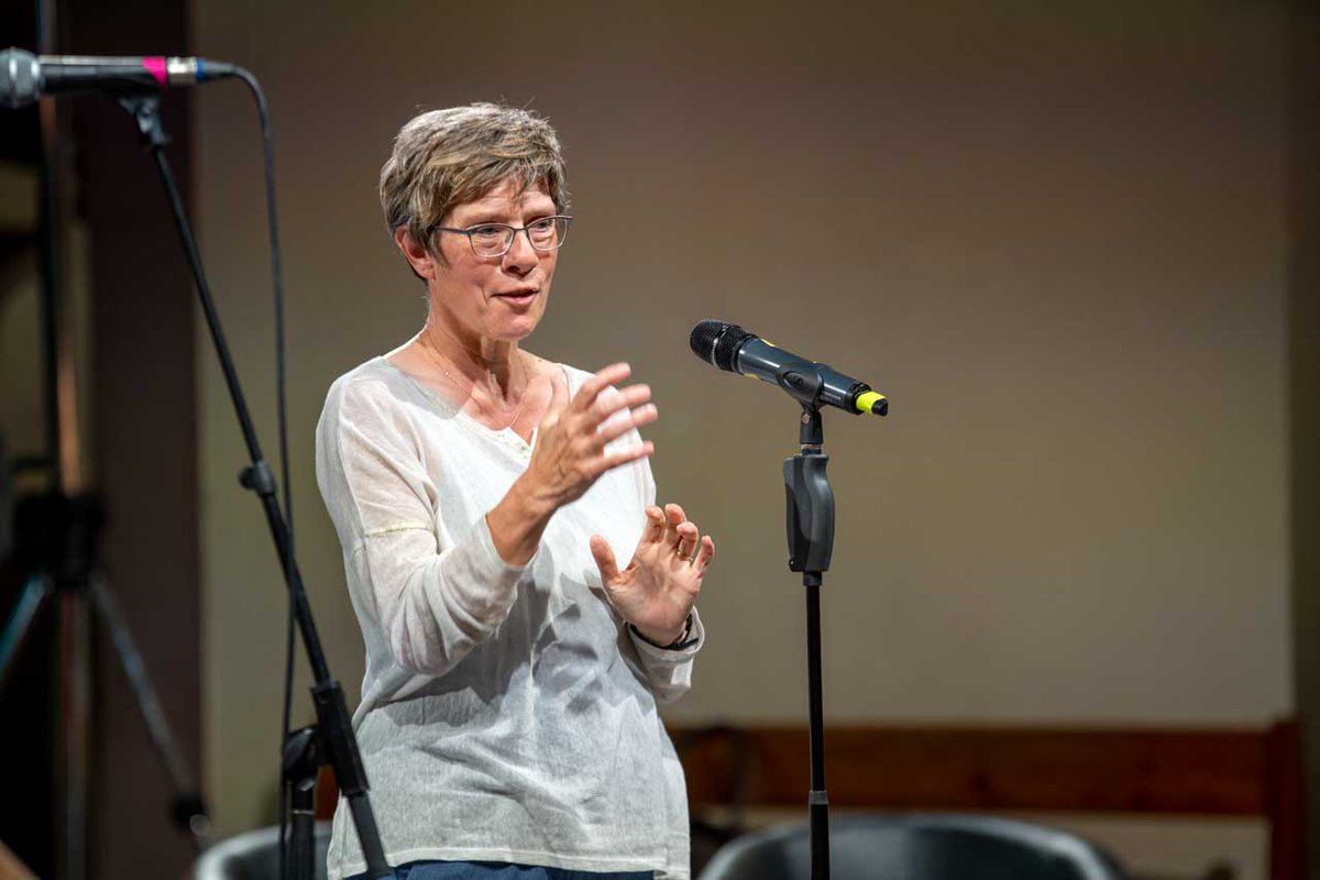 Esther Stosch (@estherstosch) on Twitter photo Wenn Menschen von ihrem Scheitern sprechen, dann machen sie sich verletzlich. Frauen oft noch mal besonders. Bei <a href="/akk/">A. Kramp-Karrenbauer</a> entstand medial ein Bild, gegen das sie nicht mehr ankam, berichtet sie bei der Fuckup-Night in Fürth: indeon.de/gesellschaft/f…
@Schmier_Fink <a href="/indeonMagazin/">indeonmagazin</a> Wenn Menschen von ihrem Scheitern sprechen, dann machen sie sich verletzlich. Frauen oft noch mal besonders. Bei <a href="/akk/">A. Kramp-Karrenbauer</a> entstand medial ein Bild, gegen das sie nicht mehr ankam, berichtet sie bei der Fuckup-Night in Fürth: indeon.de/gesellschaft/f…
@Schmier_Fink <a href="/indeonMagazin/">indeonmagazin</a>