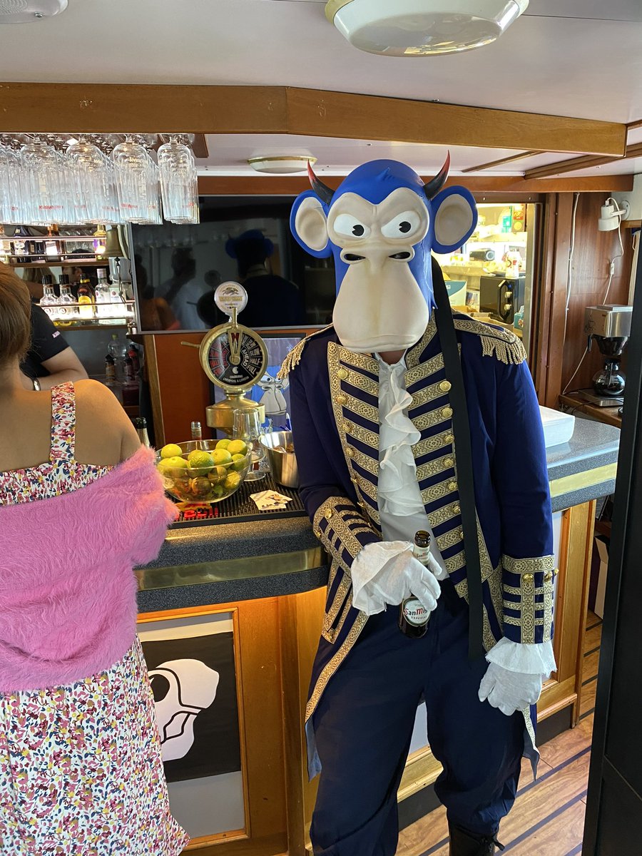 In the bar with the Admiral🍺@boredkitchen_