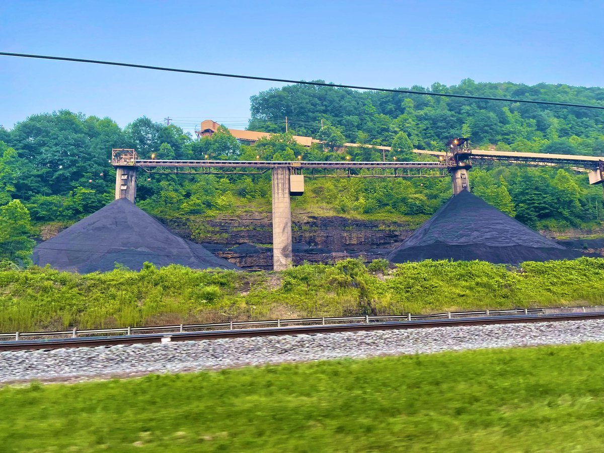 DelegateRiley's tweet photo. The coal is rolling and the West Virginians are working hard. Thank you to the great people of Boone County. Some good discussion on economic development & infrastructure. #WVForward https://t.co/oXcj8p4KL0