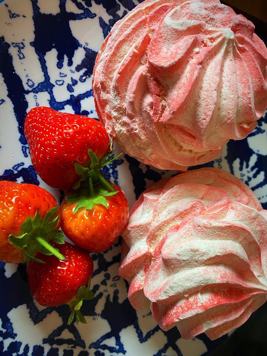 Mmm meringues & strawberries from a local farm 😋 😋 meringues were £1 each & they are huge!!! #SaturdayMood #SaturdayMotivation #SaturdayAfternoon #ShopLocal