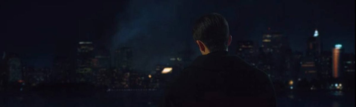 رجل تنحني له الأحرف tweet media
