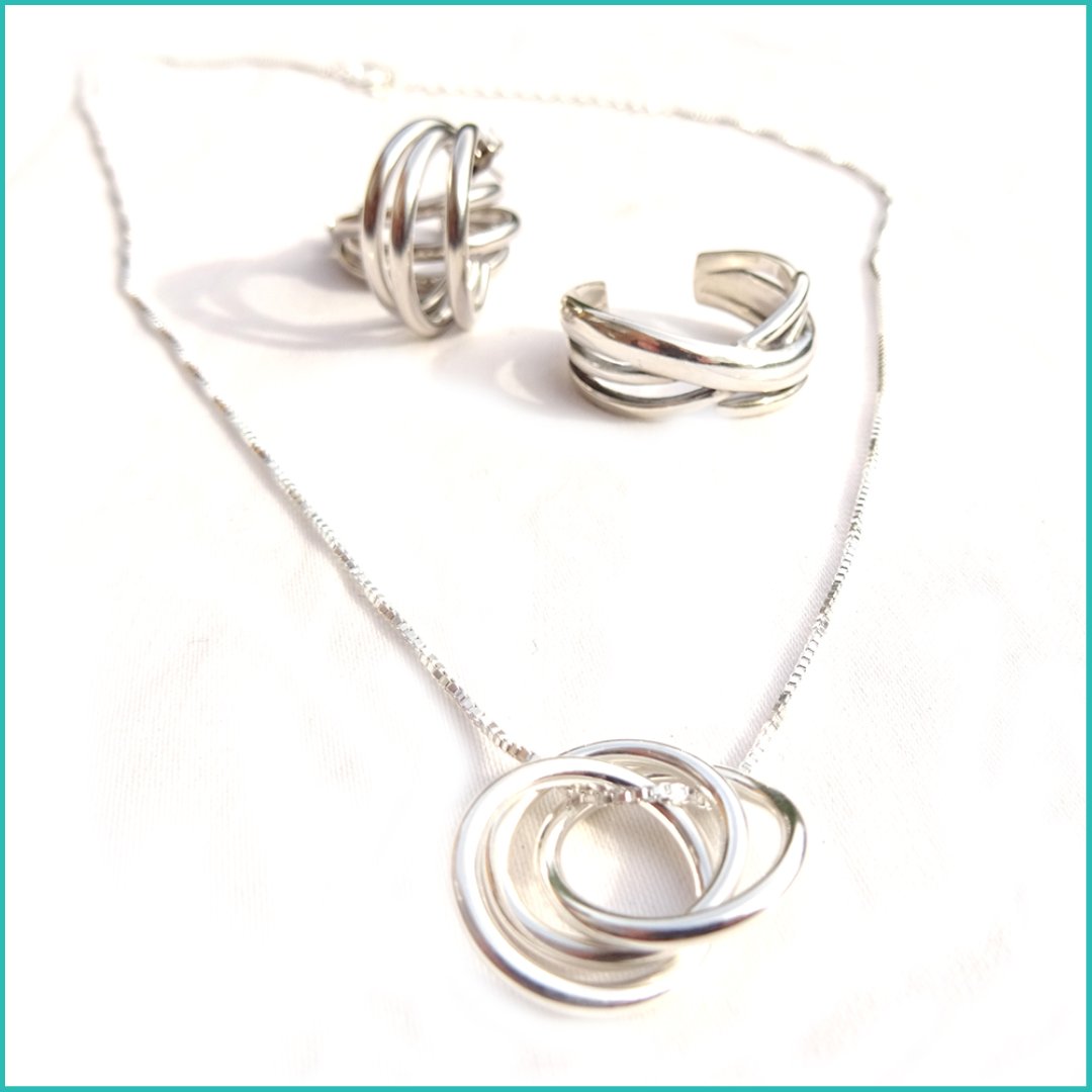 mycharmingme's tweet photo. There's no rule that says a gift set can't be for you!
Use code: SUMMER15 and receive 15% Off your order. Looking good this Summer has never been so easy!
https://t.co/UYCMXTKuu5
#ShopMyCloset #UCLfinal #jewellery #LochNess #PleaseRT #giftidea https://t.co/InZDCfMml9