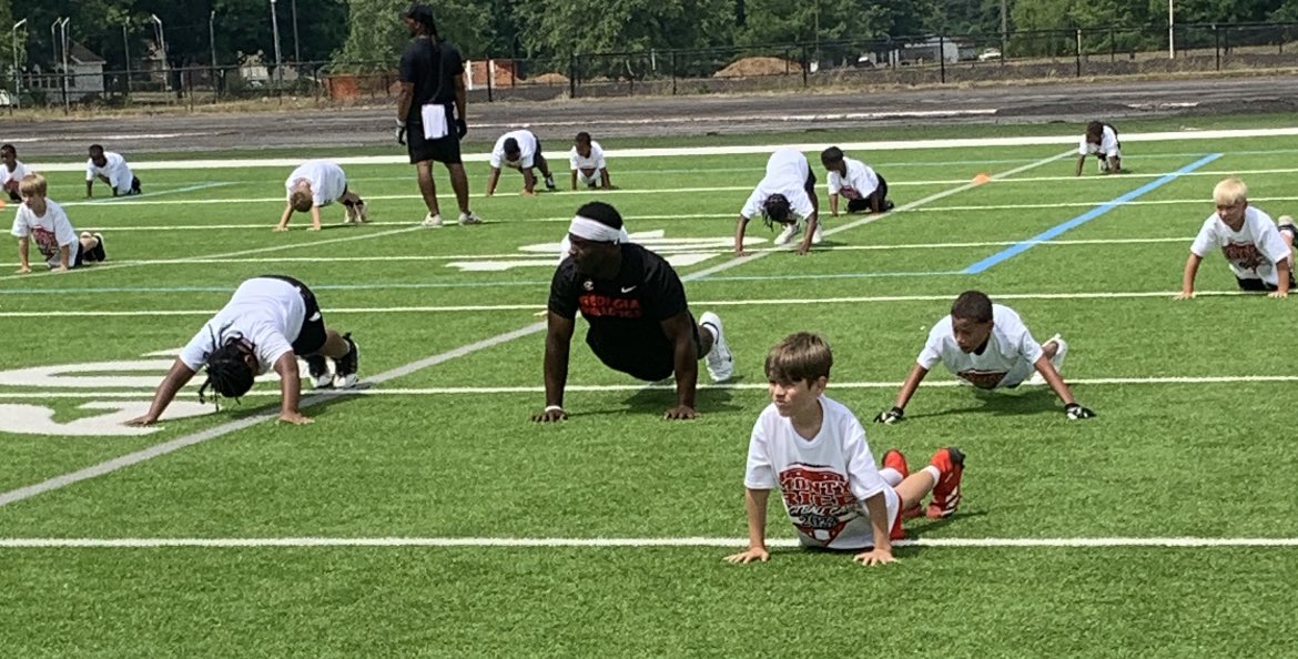 JCJetsFootball's tweet image. Thank you Monty Rice for investing back in to the Jets Community!  A great turnout for the first Monty Rice Football Camp.  #NextLevelJet #FutureJets