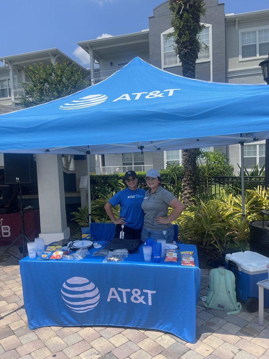 MARICARMEN1FL's tweet image. Millenia Spreading Fiber Love with a neighbor community! #winlocal @RominaWhyte @willchillygon @reynaolivo1