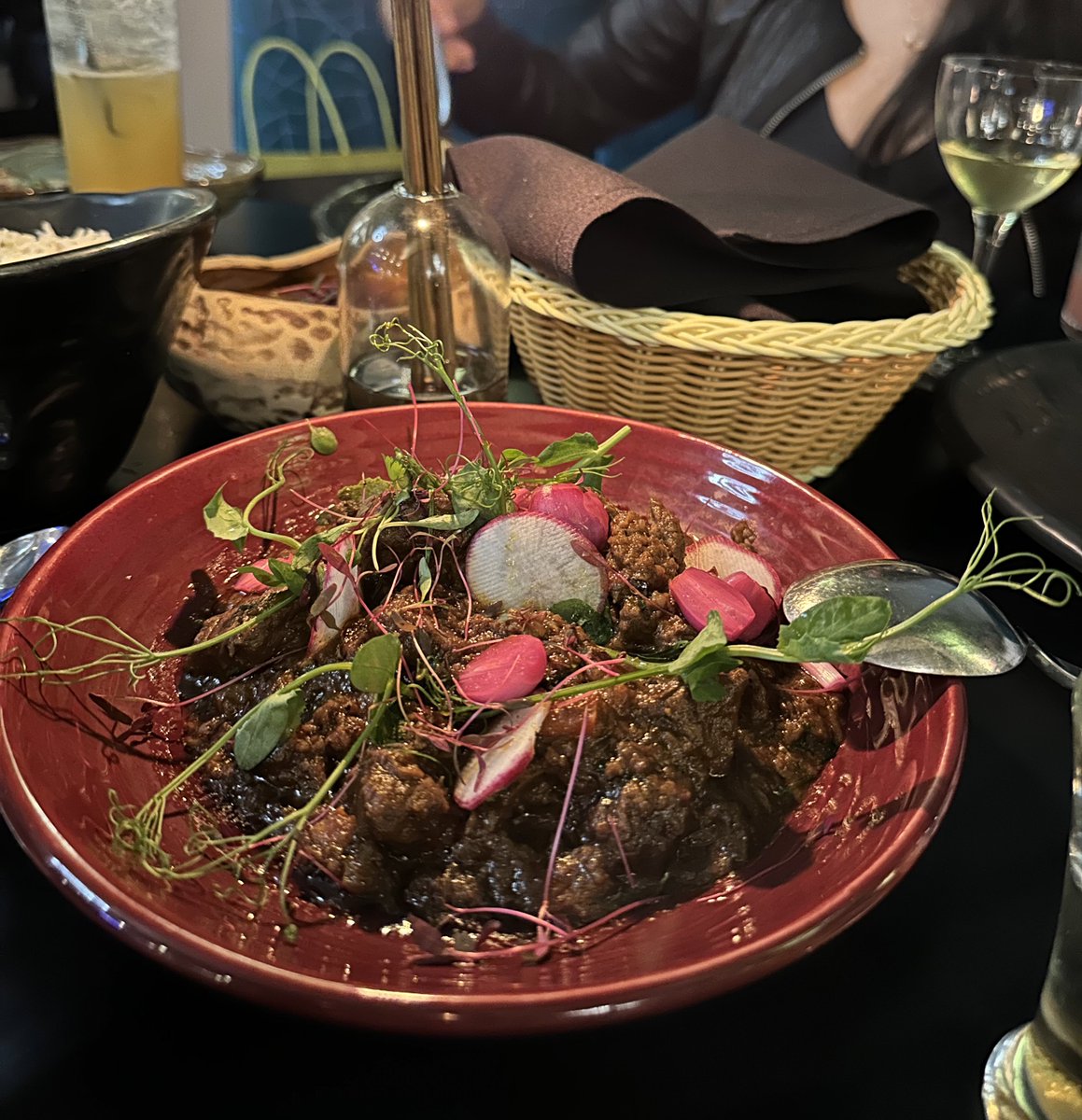 Kiwi puchka, vada pav farzified, Guntur chilli chicken, Tawa mutton .. fine dining with finest frnds #FarziCafe #aboutLastNight (1/2)