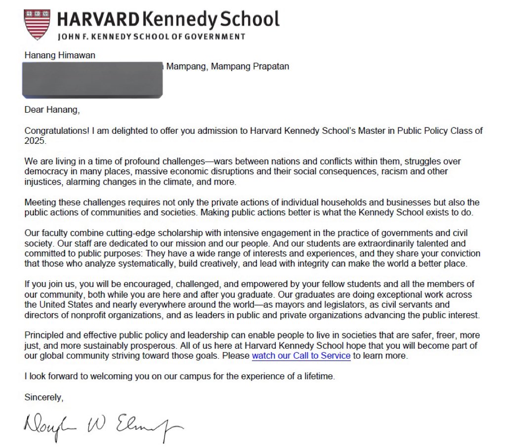 hahahansky's tweet image. Kalo ditanya “Nang, motivasi lo ke Harvard apa?”, sejujurnya jawabannya adalah gue pengen bgtt bgtt ngeliat bu’e pa’e, seorang petani lulusan SMA, hadir di momen wisuda kampus terbaik di dunia. Gue pengen melihat senyum mereka di 2025 nnti 🥺 sehat selalu pak buk, this is fo u 🫶🏽