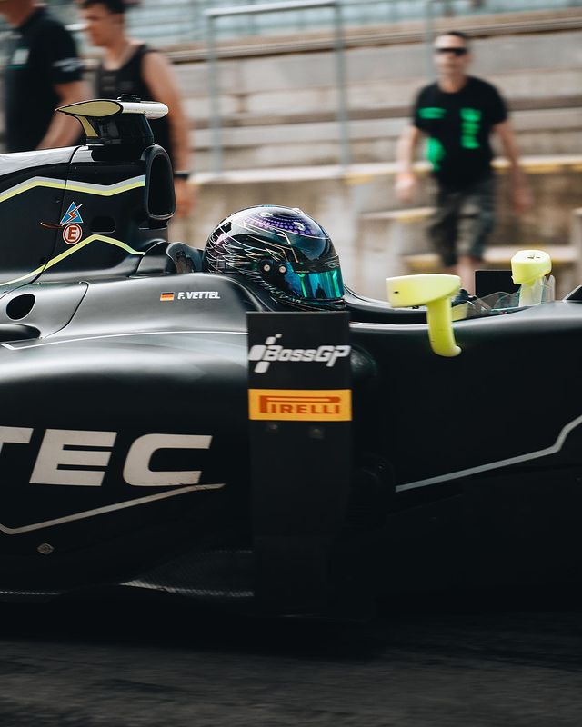 itsanne_sv's tweet image. BOSS GP Race 1

Helmet on 😎

📸instagram.com/p/CtUQeuHtvZC/…

#FabianVettel #BOSSGP #RedBullRing #JMD