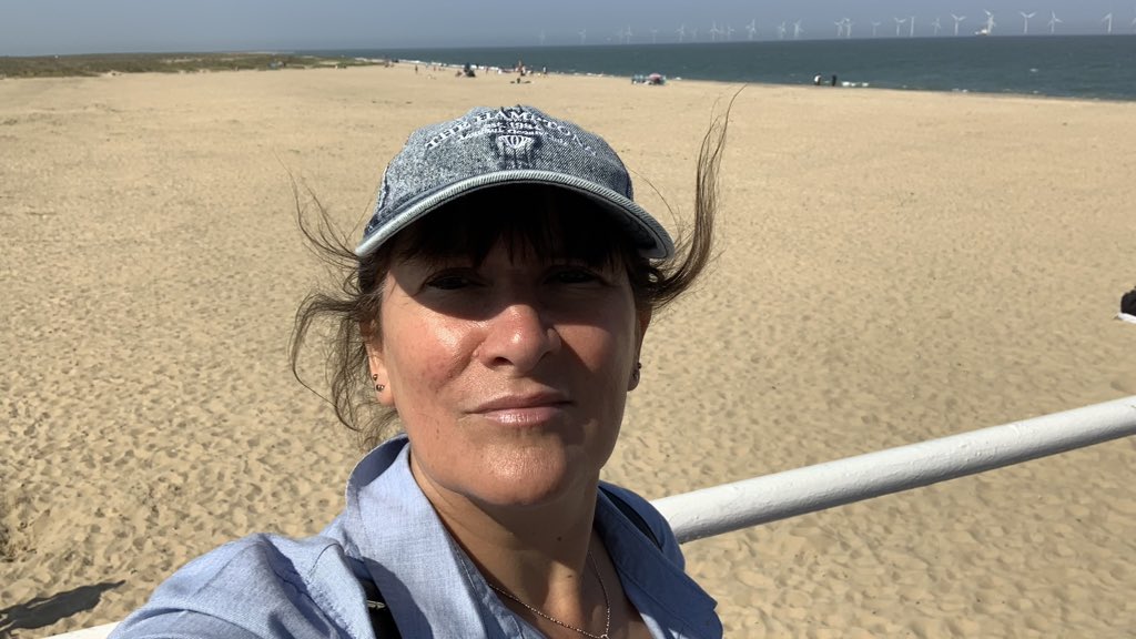 Beautiful day by the sea 😎