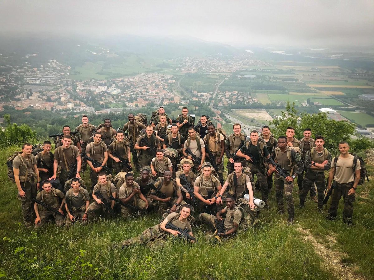 1erSpahis's tweet image. La FGE au #Spahis se termine, les futurs brigadiers ont appris les connaissances TECHN, TAC et les savoir-faire leur permettant d’exercer la responsabilité de chef d’équipe. Nous leur souhaitons un plein épanouissement dans l’exercice de ces nouvelles responsabilités !
@COM6BLB