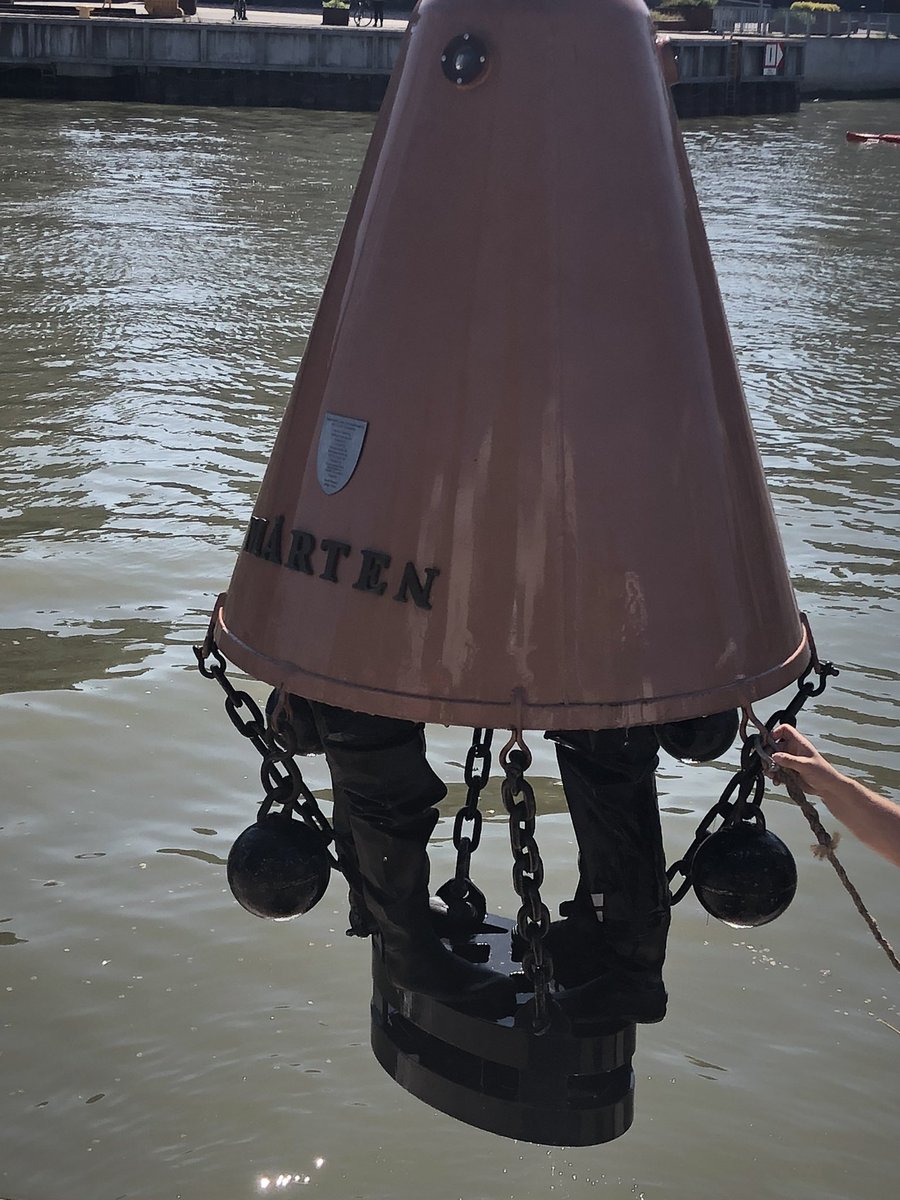 I had my first bell dive! The bell was based on design by Mårten Triewald in the early 18th century. The dives of today were made possible by Sukellushistoriallinen yhdistys. 

Other pictures are of museum ship Sigyn, located in Turku. #Forummarinum
