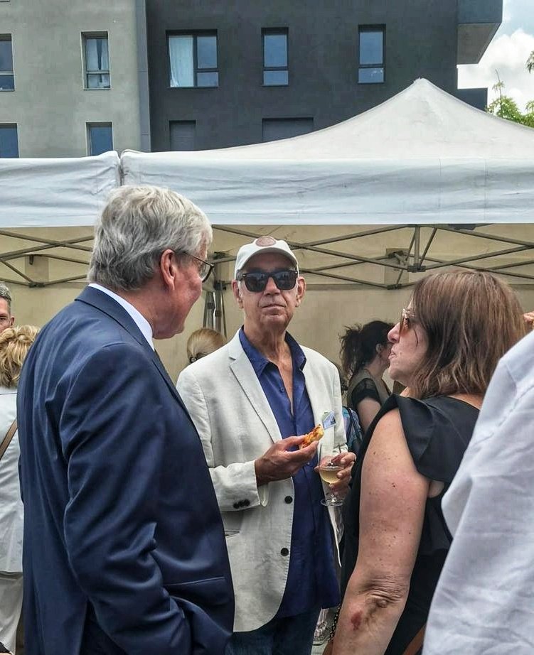 Un nouveau lieu pour tisser des liens. Un engagement de campagne tenu. Belle inauguration de la Maison de quartier des Hauts-de-Saint-Aubin ce matin. Merci aux habitants qui sont venus nombreux #Angers <a href="/ChristopheBechu/">Christophe Béchu</a> <a href="/benedictebretin/">Benedicte Bretin</a> <a href="/Dufetel/">Nicolas Dufetel</a> <a href="/Prefet49/">Préfet de Maine-et-Loire 🇫🇷🇪🇺</a>