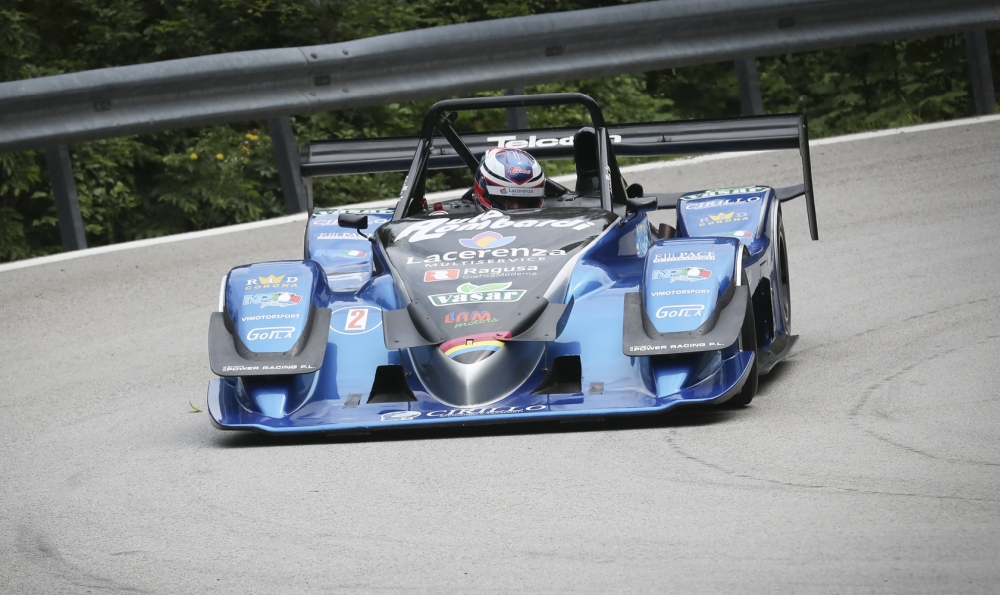 Cinque piloti sotto i dieci minuti e una potenziale bella battaglia per il secondo e il terzo gradino del podio. Sono queste le indicazioni che suggeriscono le prove della 72ª «Trento Bondone». Domani dalle ore 10 la gara. La news: tinyurl.com/yc6svyb5