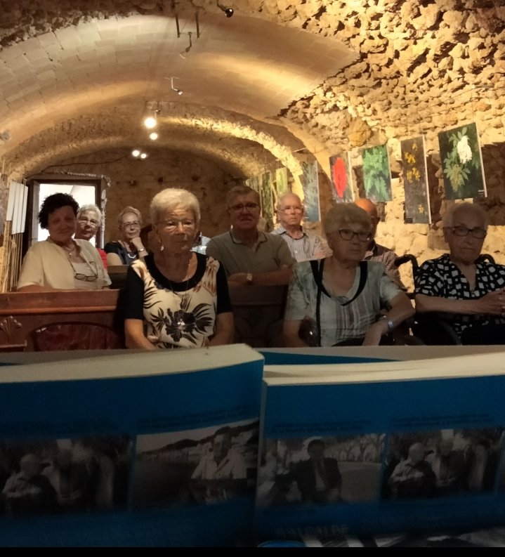 Ahir, "Històries d'alcalde" es va presentar a Sant Miquel de Fluvia . Amb l'alcalde <a href="/aposas68/">Àngel Posas i Agulló</a> i la presidenta dels Amics <a href="/UNESCOGI/">UNESCOGI</a> , Dolors Reig , varem mantenir una animada conversa sobre la capital de l'Empordà, seguit d'un intens col·loqui amb el públic que va assistir-hi
