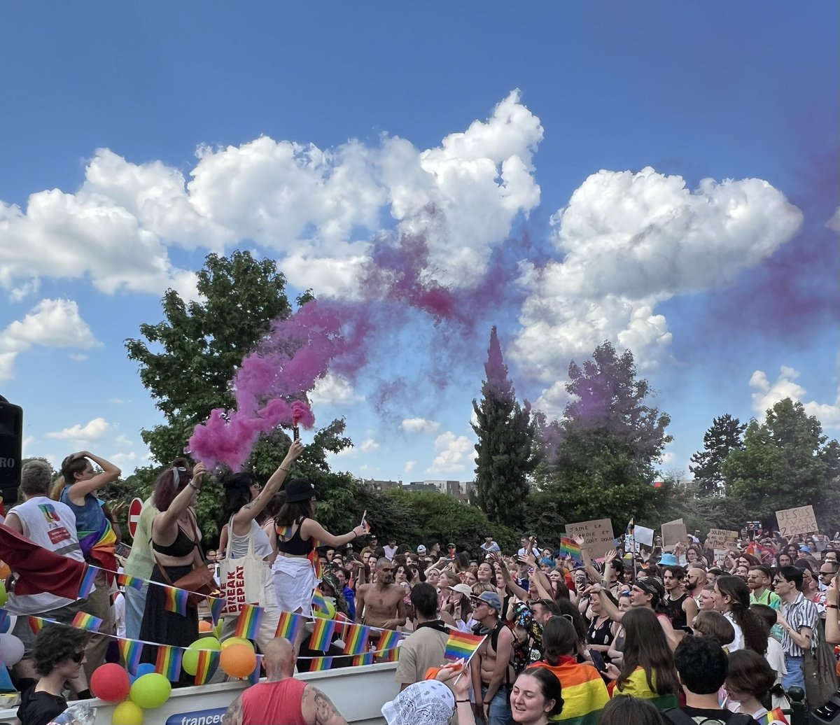 Nous étions présents à #Compiègne pour la 2e #marchedesfiertés 
Une #Pride2023 festive et revendicative 🏳️‍🌈🏳️‍⚧️🥳