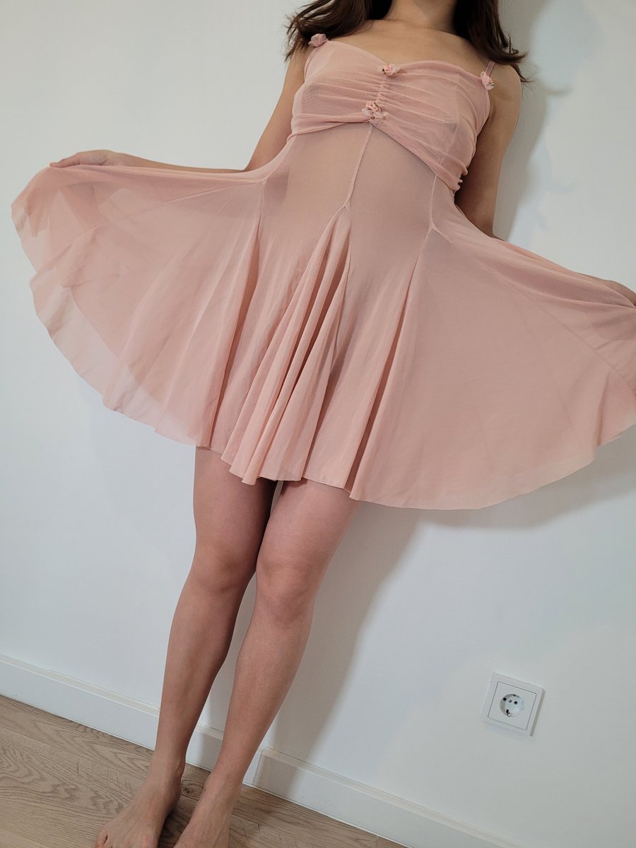 VickyLeeOF's tweet photo. Like if you would fuck me in that dress 🥰🥰❤️ https://t.co/cwPGi3RIcS