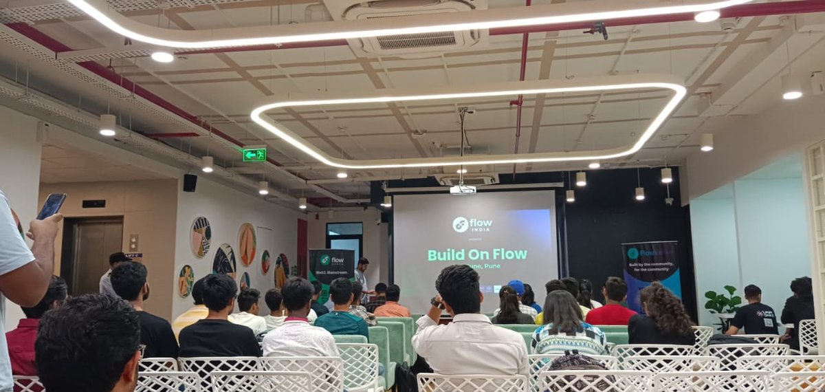 maroti_ps's tweet image. @flow_blockchain @flowindia_ @0xkartikay @versatile_amit  

कसकाय पुणे !!!
🌊🚀 Joined the exhilarating #FlowBlockchain meetup in Pune, where minds converged to explore the future of digital economies, from NFTs to smart contracts. #flowverse
#Build_on_Flow 👨‍💻

#Web3 #blockchain