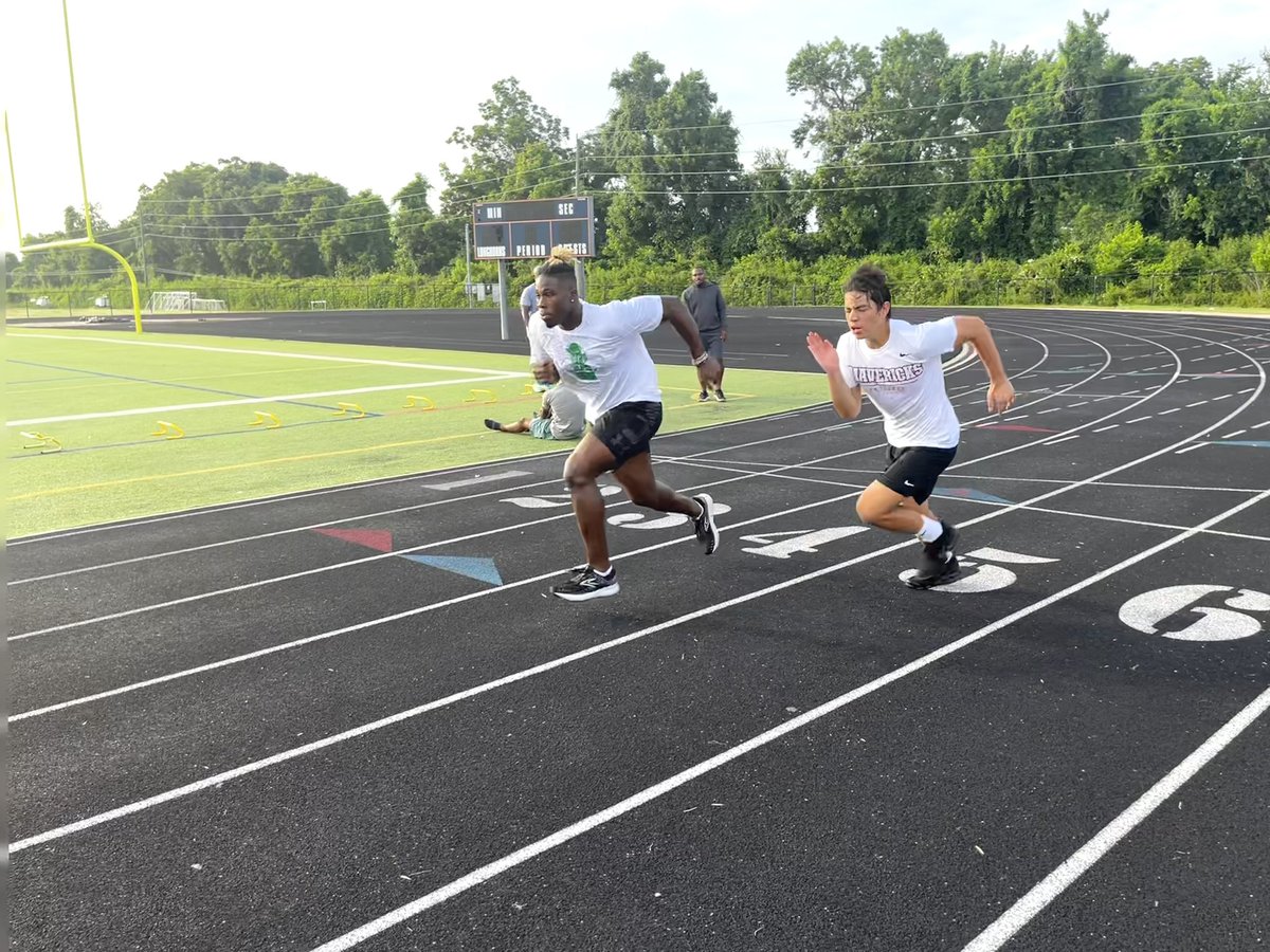 LaTishaStaten9's tweet photo. Sprints, Plyos, 1080 SPRINT RESISTANCE #MyBoys #MomCoach #1080Sprint @RJStaten8 @robostat @1080motion https://t.co/akS1F0LKmf