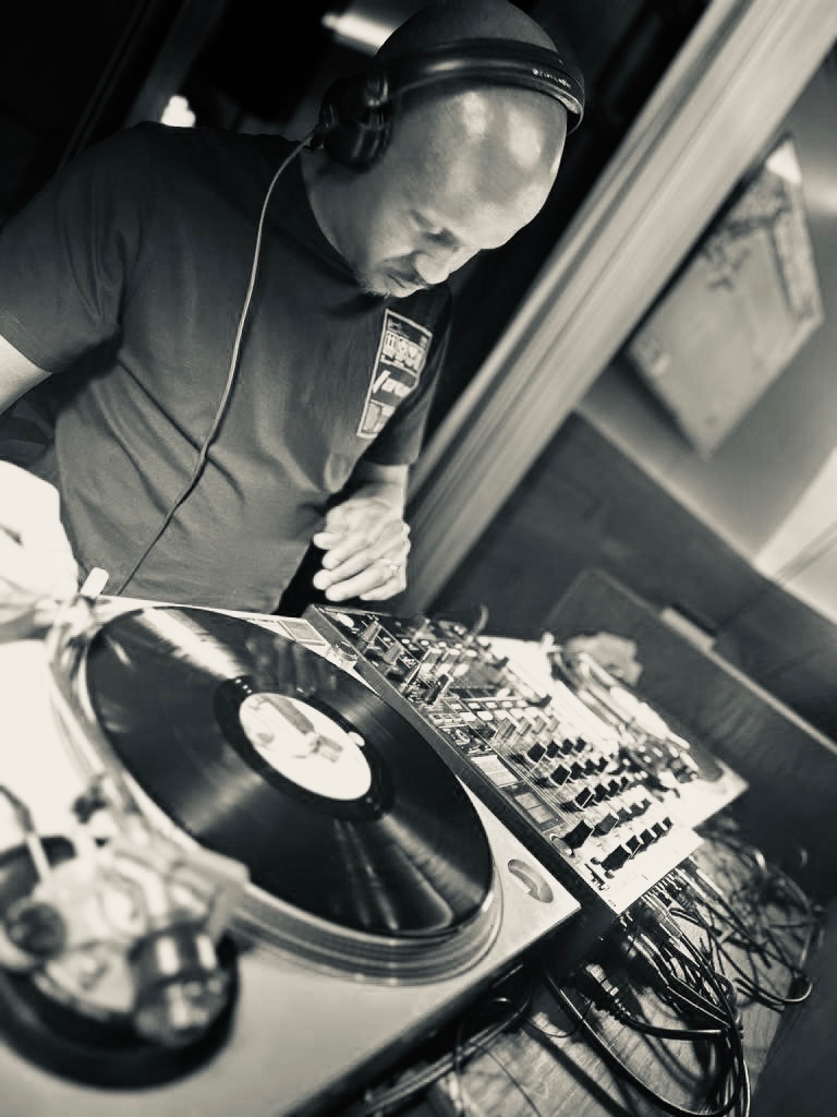 #MakeFridayGreatAgain 
<a href="/FawaMusic/">FridayAfterWorkAffair</a>