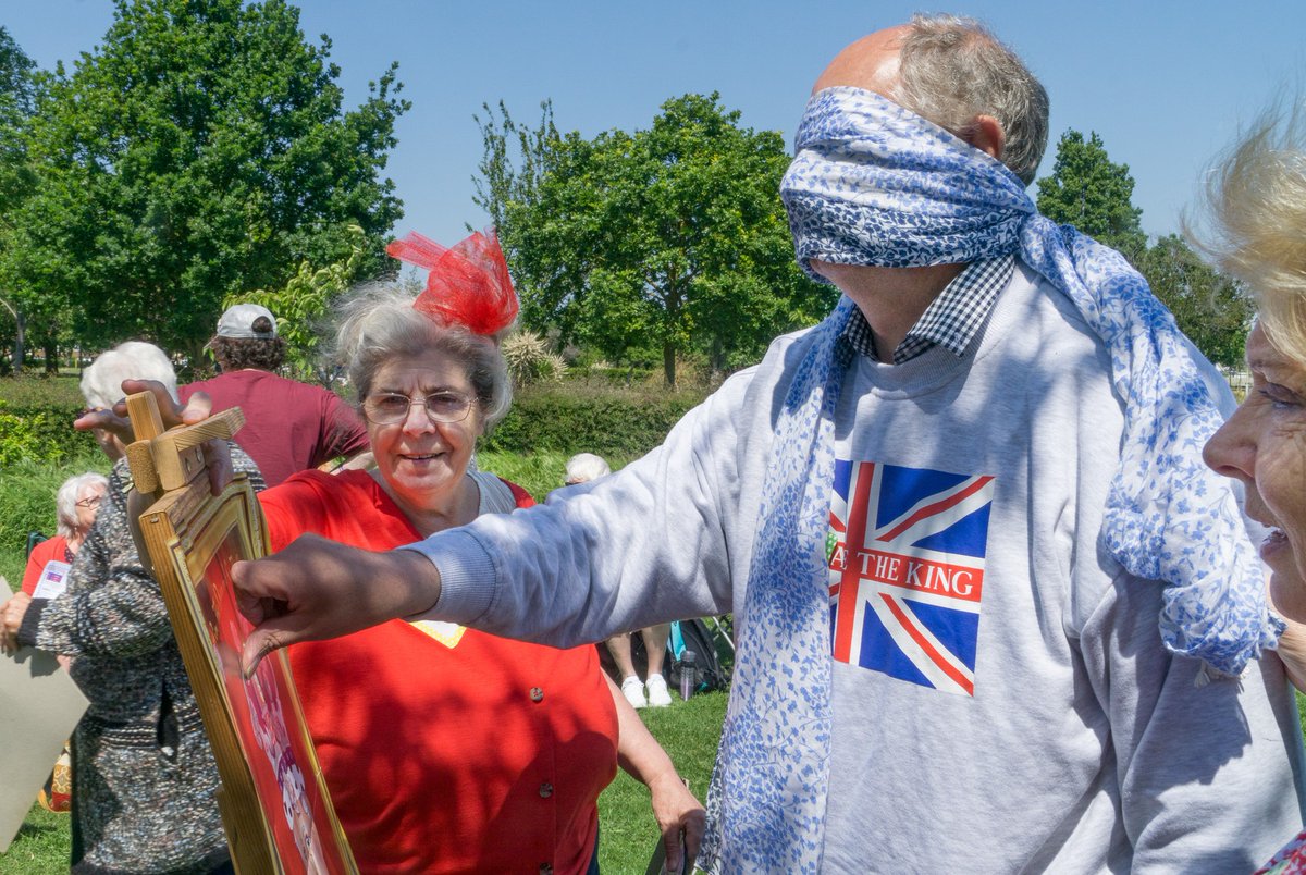 RosSouthendPast's tweet photo. Yesterday the group held their postponed Coronation Picnic in the Park... Great Event full of fun and laughter.. photos by David Lambert. https://t.co/r6dBmjFgCn