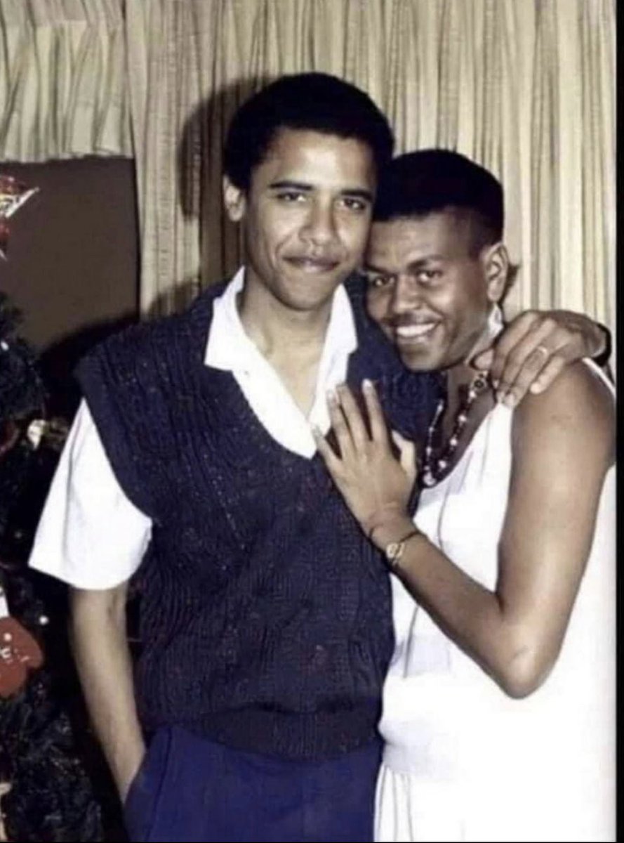 @BarackObama #HappyPrideMonth2023 🌈

Big Mike and Barack 😂