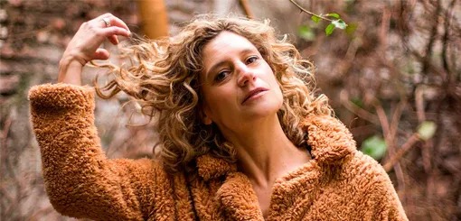 📢Ana Prada y su último lanzamiento 'No'

La cantautora uruguaya <a href="/anapecadora/">Ana Prada</a> habló con #LaClave haciendo un repaso por su carrera y sobre su último trabajo musical 'No'.

radionacional.com.ar/ana-prada-y-su…