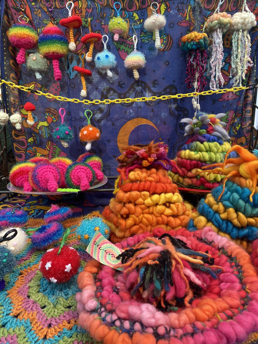 indianchunchun's tweet photo. 1日目無事終了
お越し頂いたお客様
出店者様 スタッフの皆様
主催者様 ありがとうございました

2日目もよろしくお願いします

素敵な出会いがありますように🍄

出店名 トモズハンドワークス
ブース番号 45

@osakakinoko 
@tomoshwks 
#オオサカきのこ大祭
#咲くやこの花館 https://t.co/iWZCTmnpJw