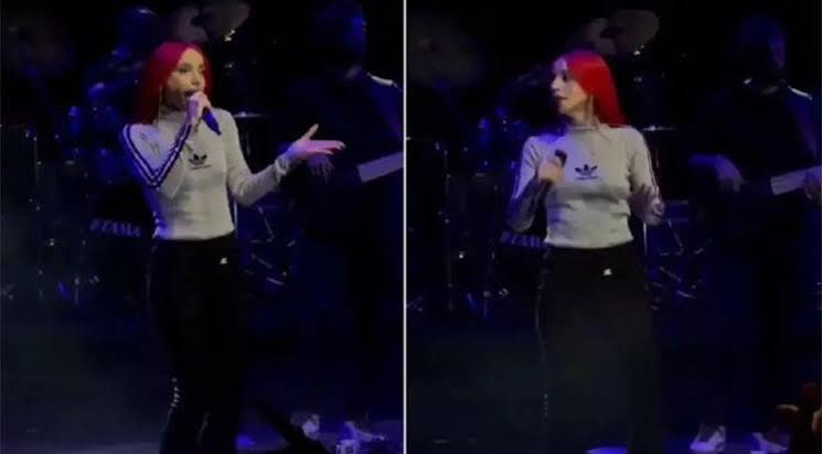 🔴 “Erdoğan kazanırsa ülkeyi terk edeceğim” diyen İmam Hatip düşmanı sapkın şarkıcı Gülşen, henüz sözünü gerçekleştirmedi. Bu haftaki konserine ise uzun eşofmanlarla çıktı.