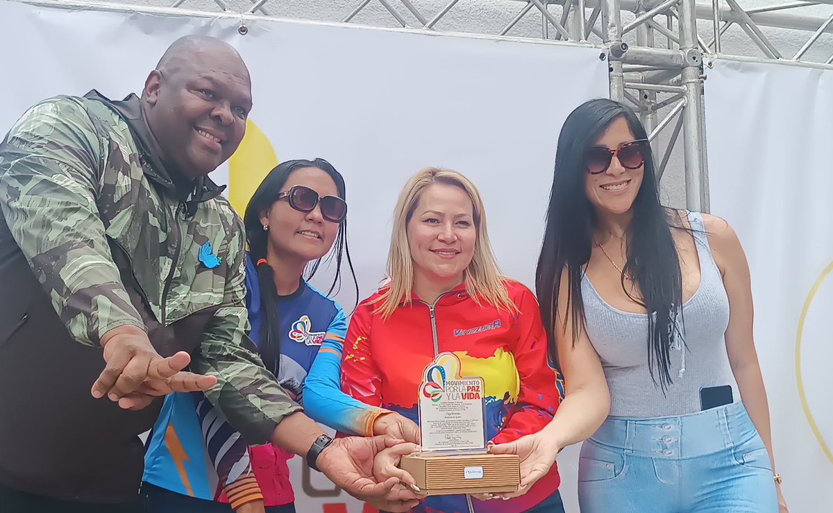 vargas_mimou's tweet image. Somos un solo gobierno trabajando por el pueblo, como lo ha orientado el Pdte. @NicolasMaduro &quot;un solo Gobierno, articulado y cohesionado en una sola visión y capacidad de acción. Es el camino correcto&quot; 

 #VenezuelaGaranteDeLosDDHH