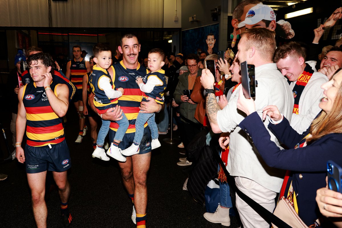 theTiser's tweet photo. 10 out of Tex - Walker booted 10.2 against West Coast in his 250th game as the Crows smashed the hapless Eagles by 122 points. Read more: https://t.co/GcHYTiY9a8 #Tex250 #AFLCrowsEagles #TheAdvertiser https://t.co/ENtPRJIwTv