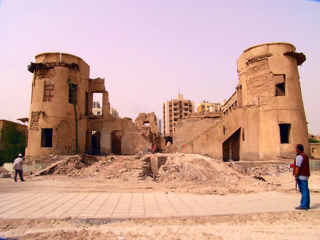 الشبكة الكويتية | المجلس الوطني للثقافة والفنون والآداب: أهمية إعادة ترميم مبنى قصر الشيخ عبدالله الجابر ديوان الشيخ خزعل سابقا. كان أول متحف وطني بالكويت والخليج العربي. المبنى مرشح ليدخل في ملف