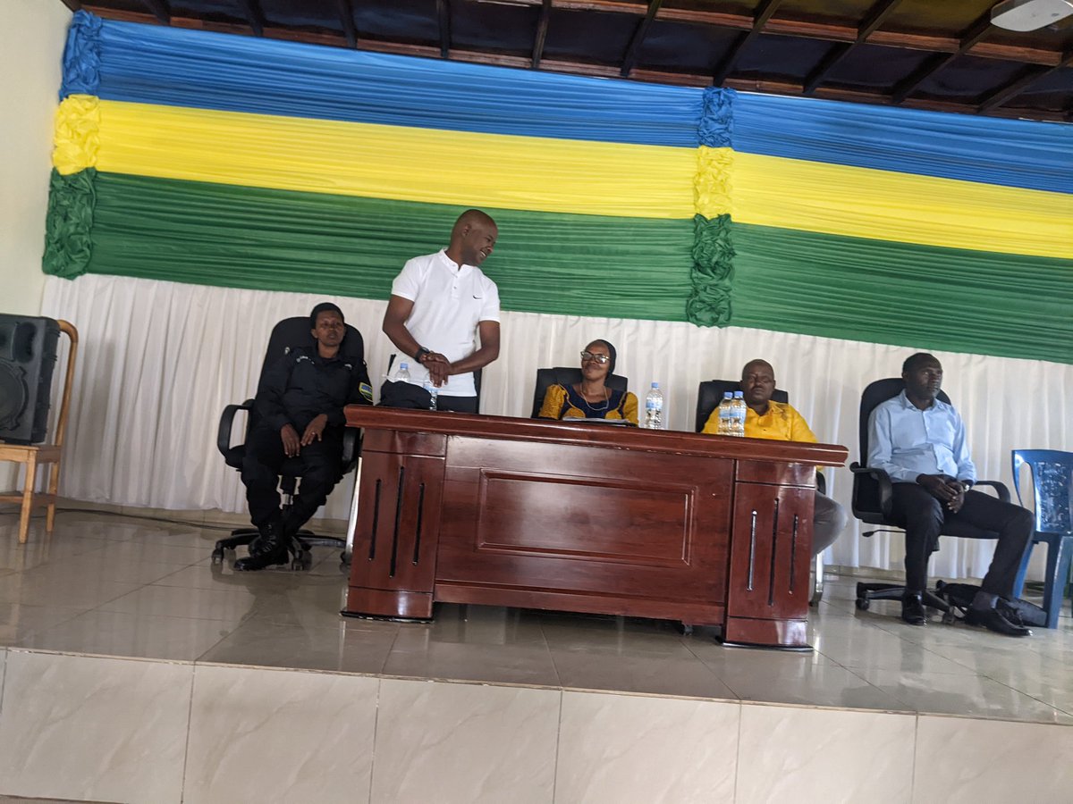 GatengaCell's tweet photo. Kuri uyu wa 10/6/2023, Ubwo Abadepite basuraga Umurenge wa Gatenga, basuye zimwe mu Nganda ziherereye mu Kagari ka Gatenga:
- Rwanda Plastic Industry
- Shillington Rwanda Ltd.
Akaba ari uruzinduko rugamije Kureba Aho ibibazo Abaturage baba barabajije Abadepite bigeze byitabwaho . https://t.co/G6od8Rthrj